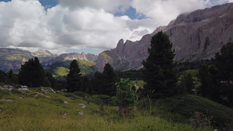 Panoramic-pan-over-dramatic-landscape-in-the-Alps