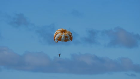 a man doing parasiling with no hands for a moment