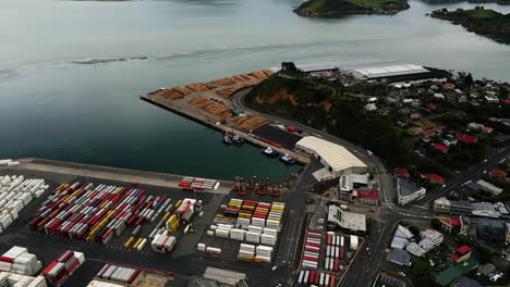 port chalmers en la ciudad de dunedin en nueva zelanda, vista aérea de drones