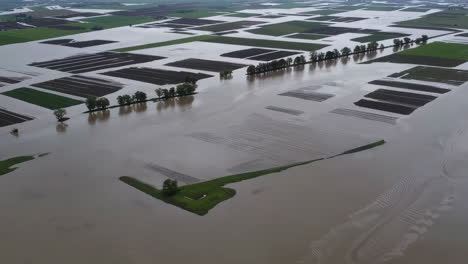 vista aérea de las tierras de cultivo inundadas