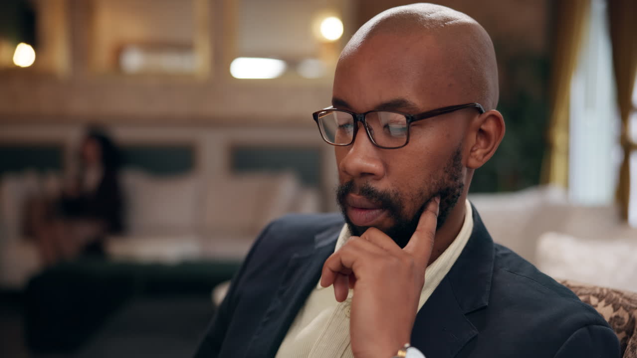 Portrait of a man with glasses and a beard