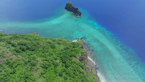 comoros - moheli - ouenefou - forward view to the rhino rock