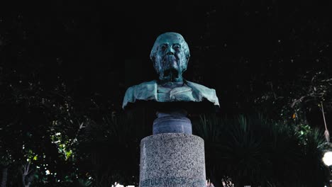 Bronze-Bust-Monument-in-Sorrento-at-Night,-Italy