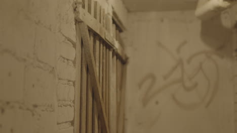 Overhead-pipes-and-wiring-in-an-old-basement-corridor