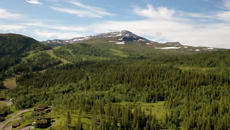 Silla-De-Montar-Elevada-En-Åre-Con-Åreskutan