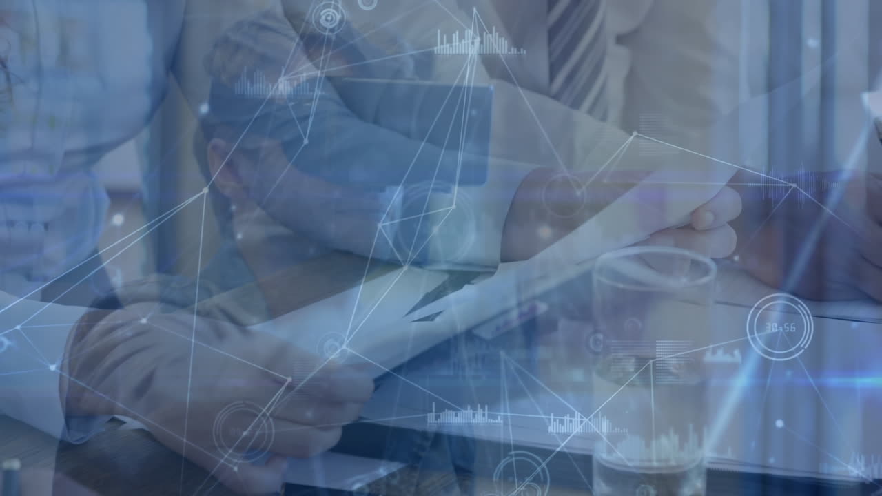 카우카스계 사업가들의 손을 통해 연결을 활성화하는 것