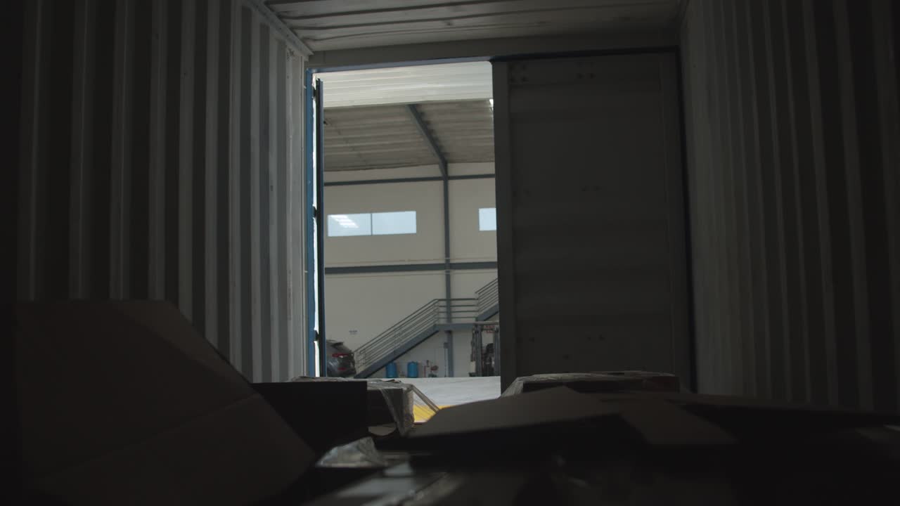 Opening a container truck door