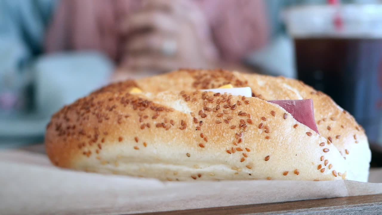 커피와 함께 샌드위치