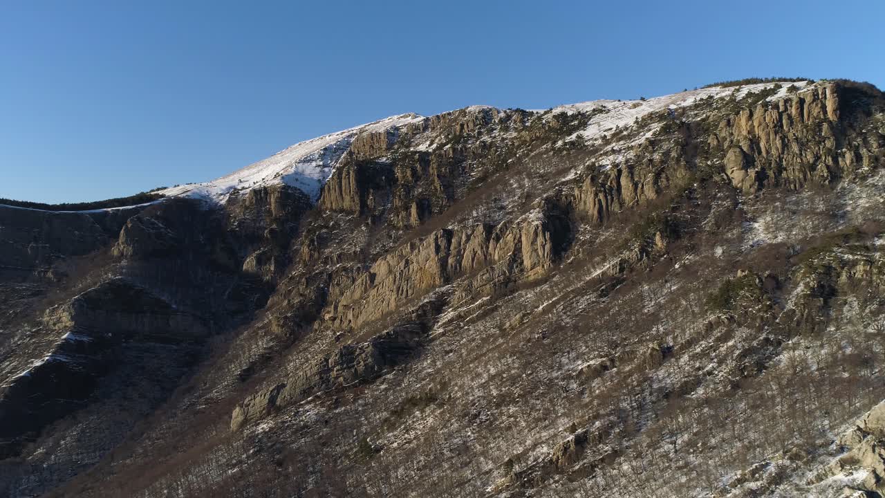 paisaje de montaña nevado