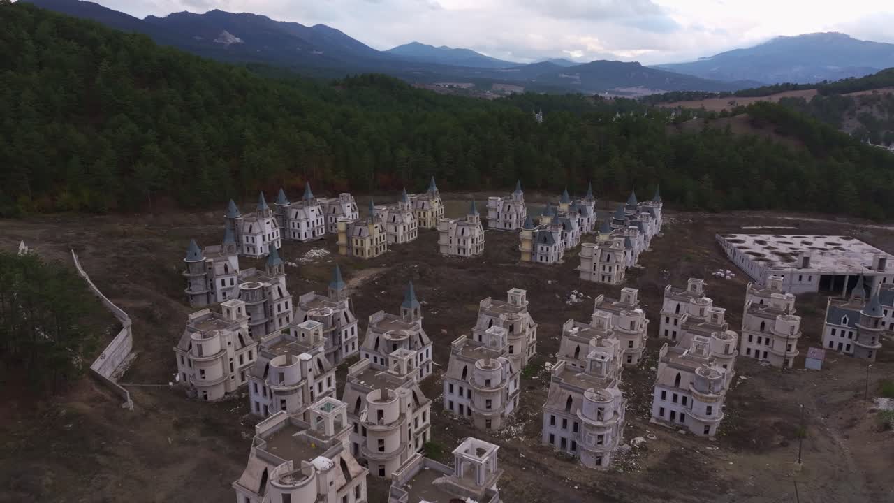Deserted castle-like villas in Burj Al Babas, Turkey's failed project