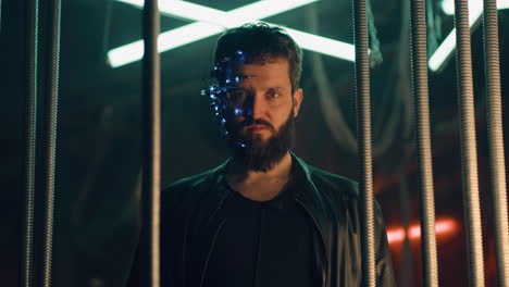 hombre cyberpunk con modificación facial futurista