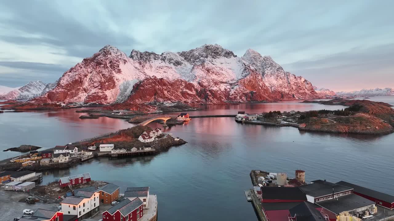 Vista aerea del meraviglioso paesaggio delle isole Lofoten in inverno