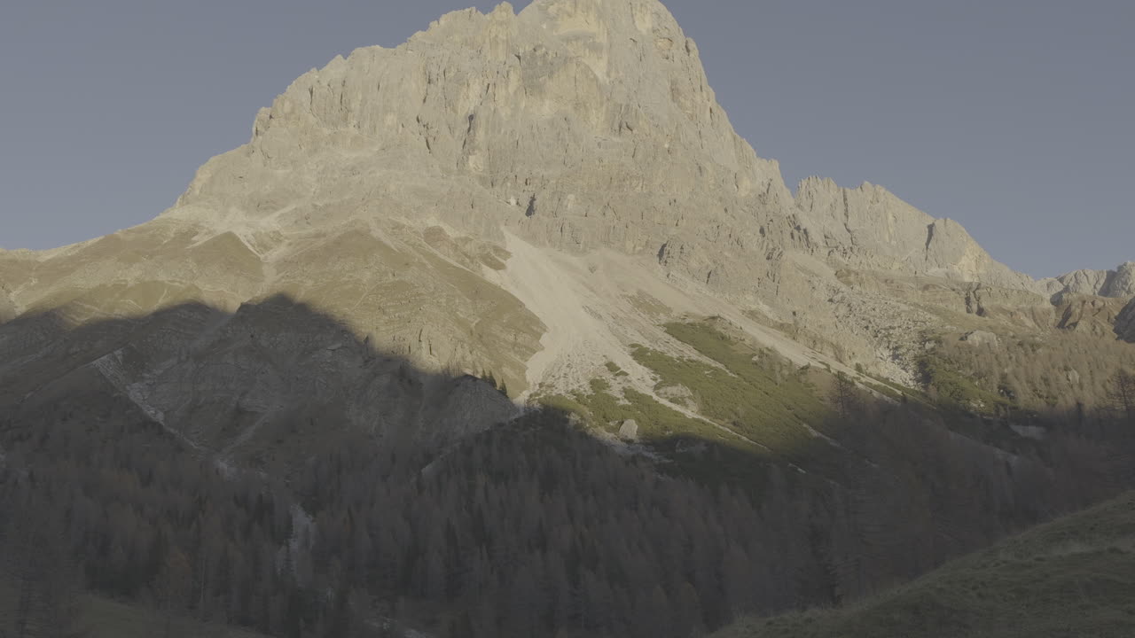 paisaje montañoso en los alpes