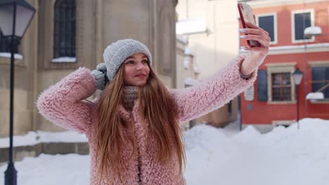 Tourist-girl-blogger-making-video-call-on-mobile-phone,-chatting-with-friends-distance-communication