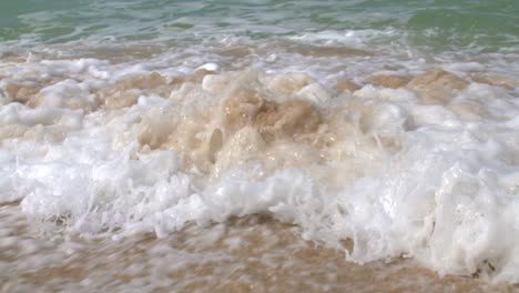 Zeitlupenwellen,-Die-Auf-Sand-Brechen-1