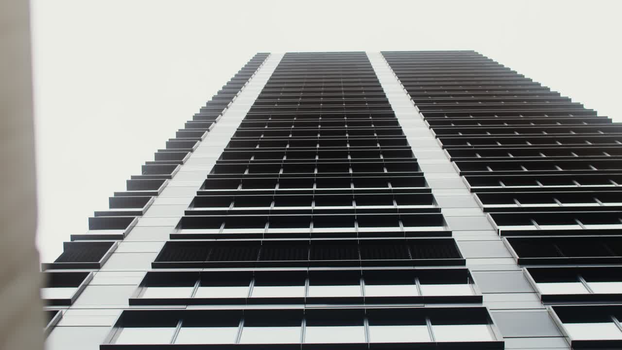 fachada moderna de un rascacielos