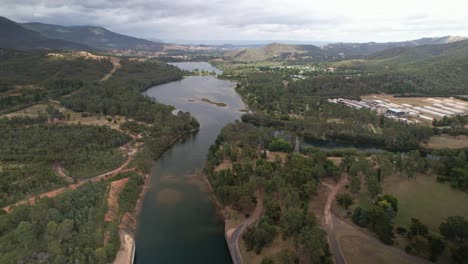 Aerial-reveal-of-the-end-of-the-spillway-looking-to-the-Goulburn-River-at-Lake-Eildon,-Victoria,-Australia
