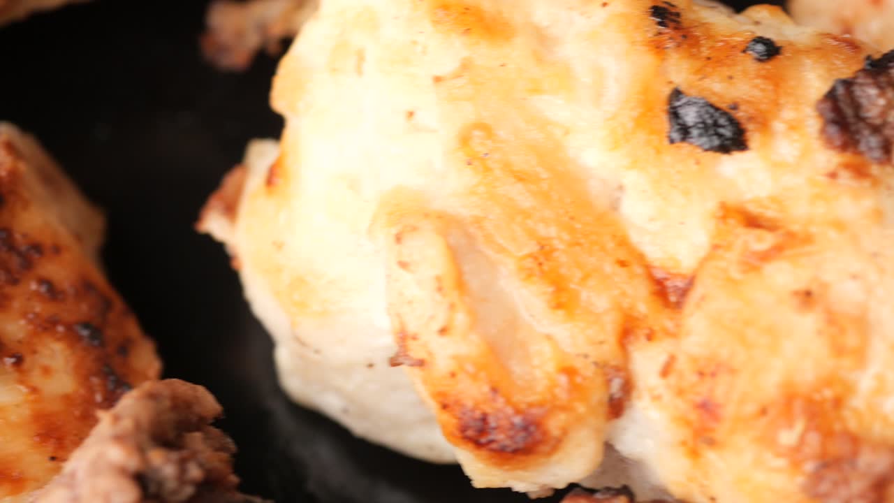 disparo detallado de kabab en un plato