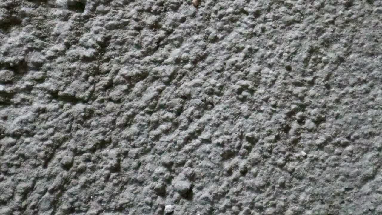 동작을 멈추는 애니메이션 콘크리트 텍스처 배경 또는 오래된 영화 효과에 유용한 불투명 도구 또는 루마 매트를 사용하여