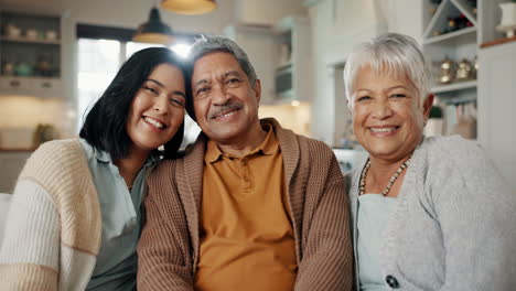 Face-of-woman-with-her-elderly-parents-on-a-sofa