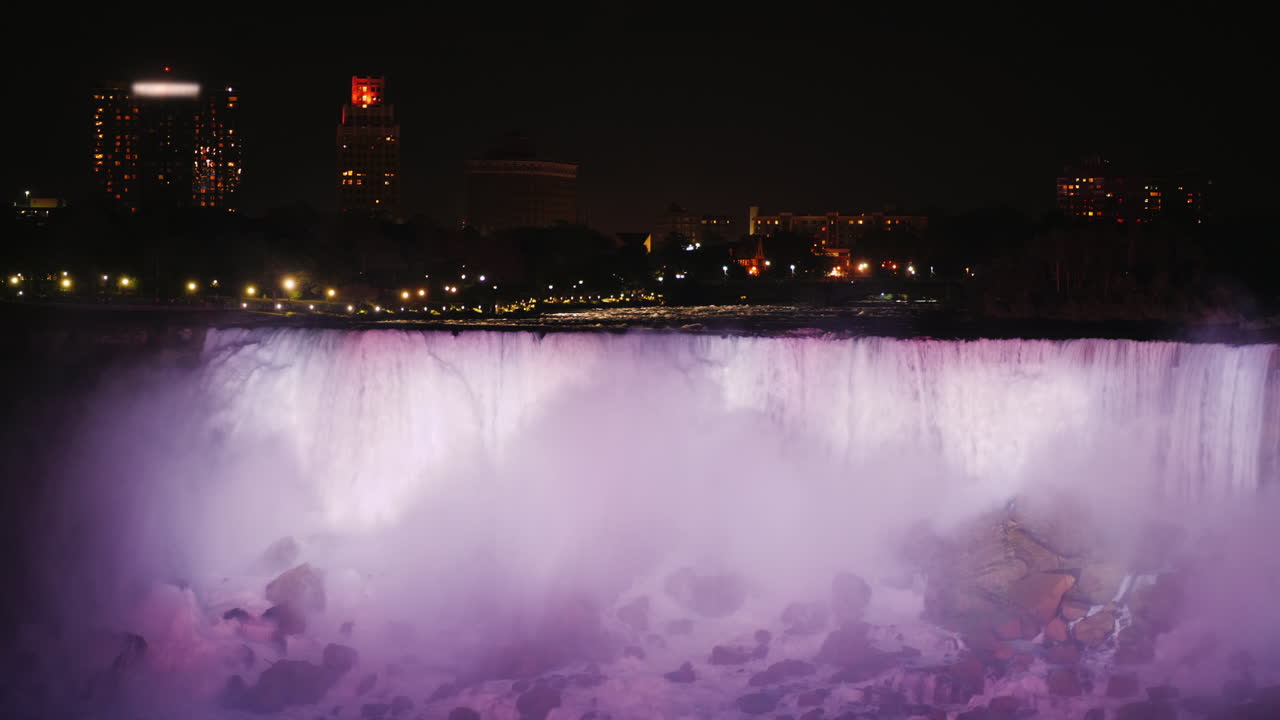 나이아가라 폭포와 도시의 불빛