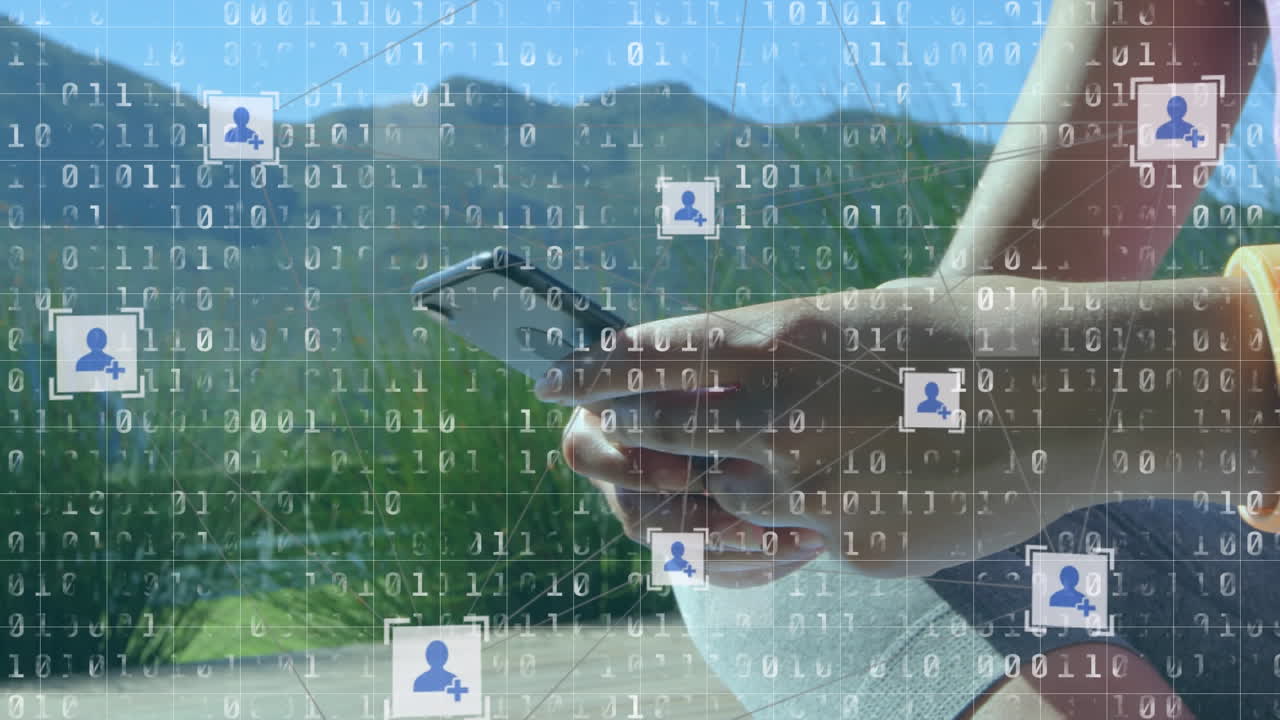 스마트 폰을 사용하는 두 인종 여성 위에 떠다니는 웹 연결과 데이터 처리의 애니메이션