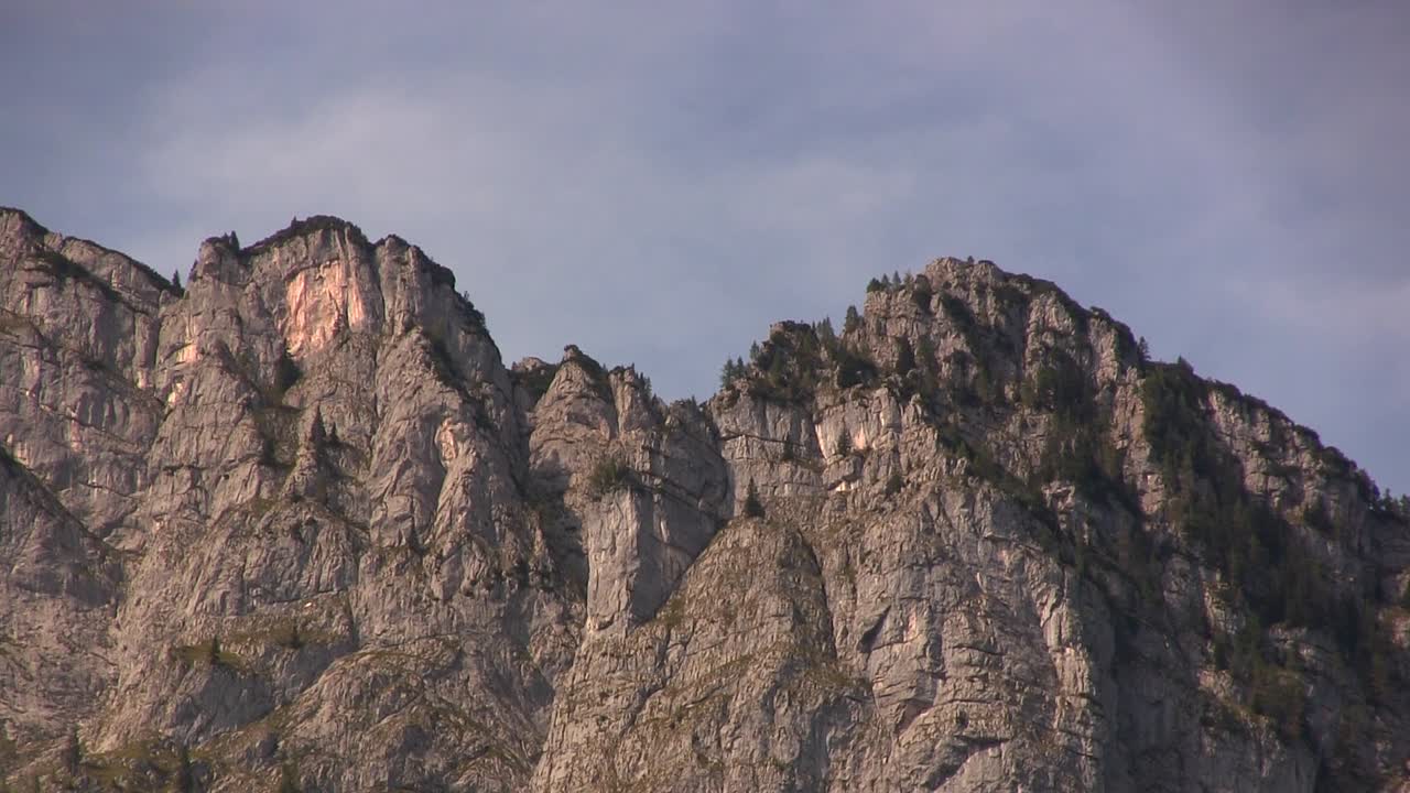 cerca de rocas pertenecientes a la formación del monte watzmann en baviera, alemania