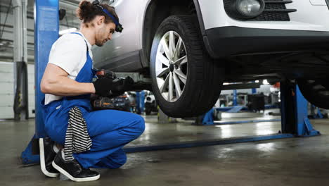 mechanic in the workshop