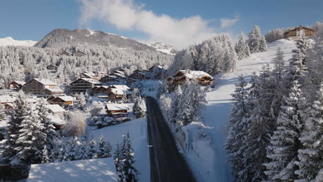 vue aérienne en suisse sur la ville de crans montana, valais