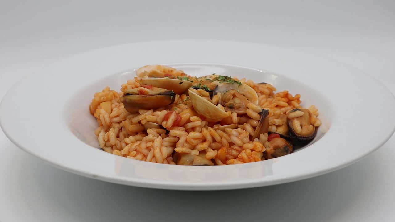 Delizioso risotto italiano ai frutti di mare.