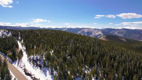 Drohnenaufnahmen-Aus-Der-Luft,-Die-über-Den-Alpinen-Berggipfel-Fliegen-Und-Die-Weite,-Offene-Felsige-Bergkette-In-Mount-Evans,-Colorado,-USA,-Enthüllen