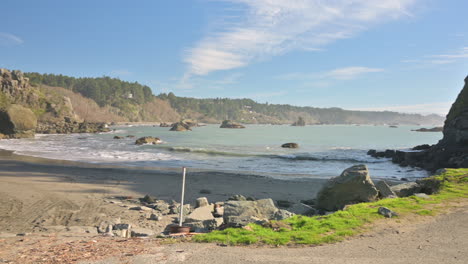 People-enjoy-Trinidad-State-Beach-and-Trinidad-Bay-in-Northern-California-on-a-beautiful-summer-day,-panning-shot