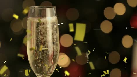 Champagner-Wird-In-Ein-Glas-Gegossen