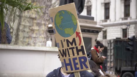 estoy con su cartel de protesta por el cambio climático