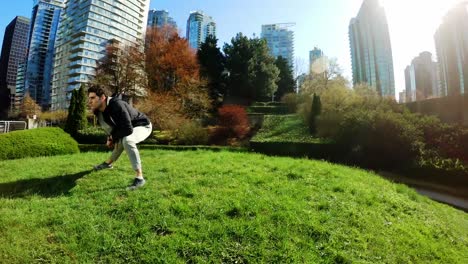 Man-exercising-in-the-park-4k