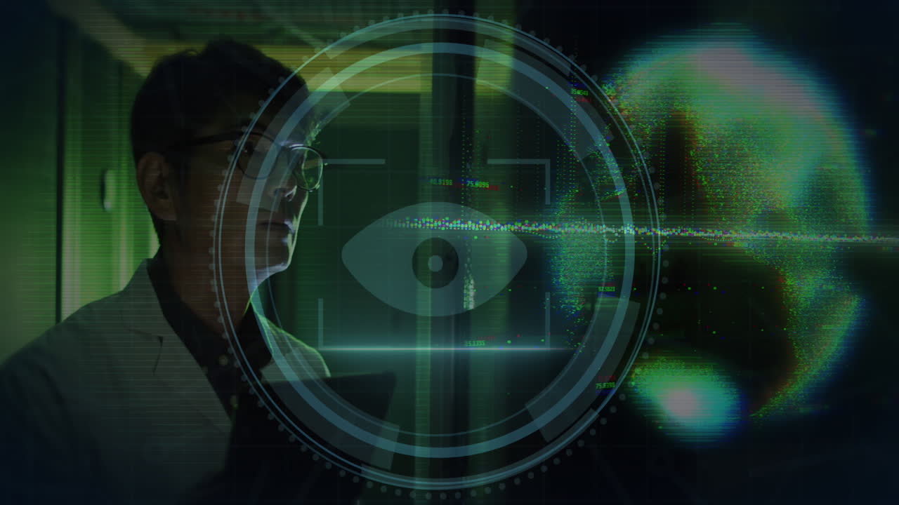 animación del procesamiento de datos con un técnico de ti asiático por servidores informáticos