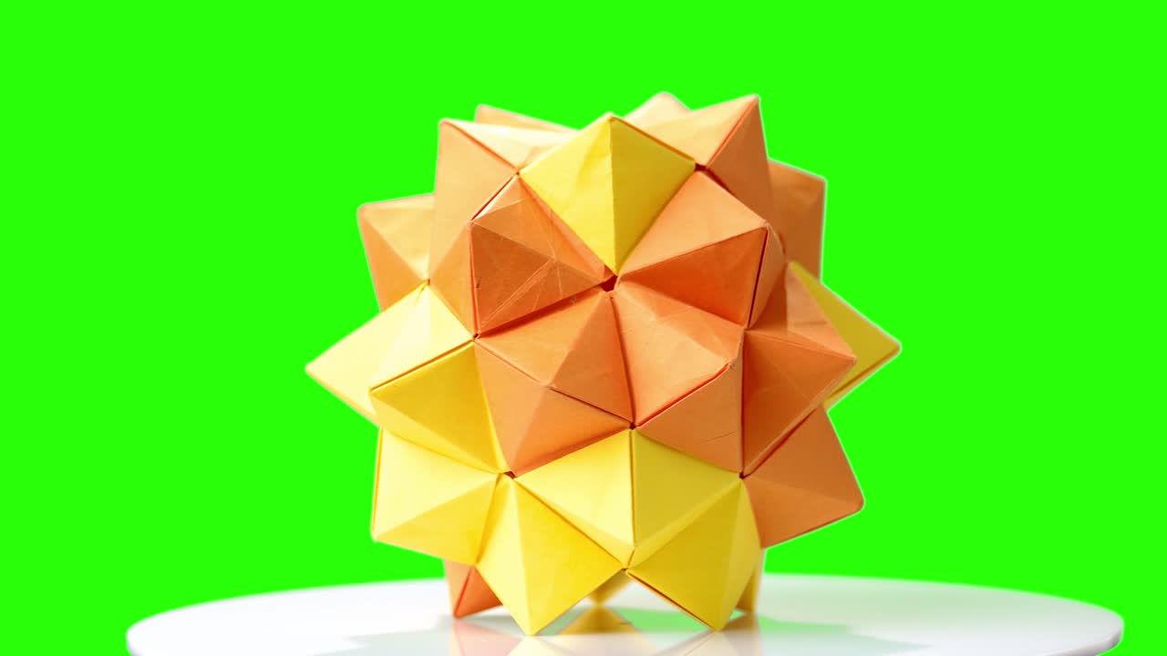 flor de origami modular en la pantalla verde.