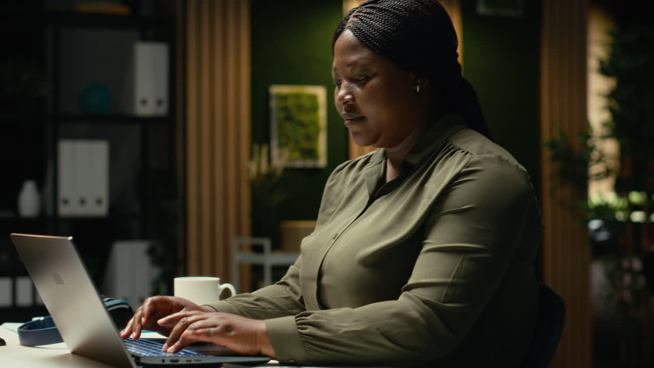 Black female advisor extracting insights and managing information