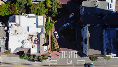 Die-Einzigartige-Und-Berühmte-Lombard-Street,-Die-Krummste-Straße-Der-Welt,-In-San-Francisco,-Kalifornien