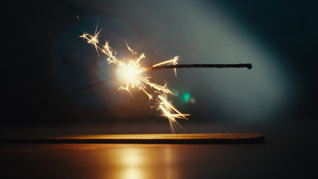 A sparkler burn in the dark room