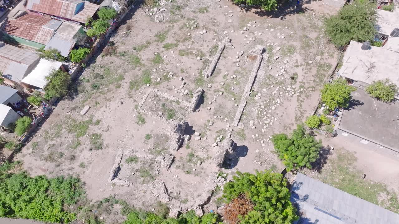 restos de la tumba del cacique enriquillo en pueblo viejo azua, república dominicana