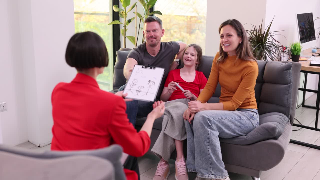 Kaukasisk families kunstterapivurdering med asiatisk