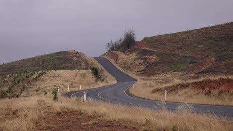 Caminos-Rurales-En-La-Región-De-Nueva-Gales-Del-Sur-En-Un-Día-Lluvioso-Y-Nublado