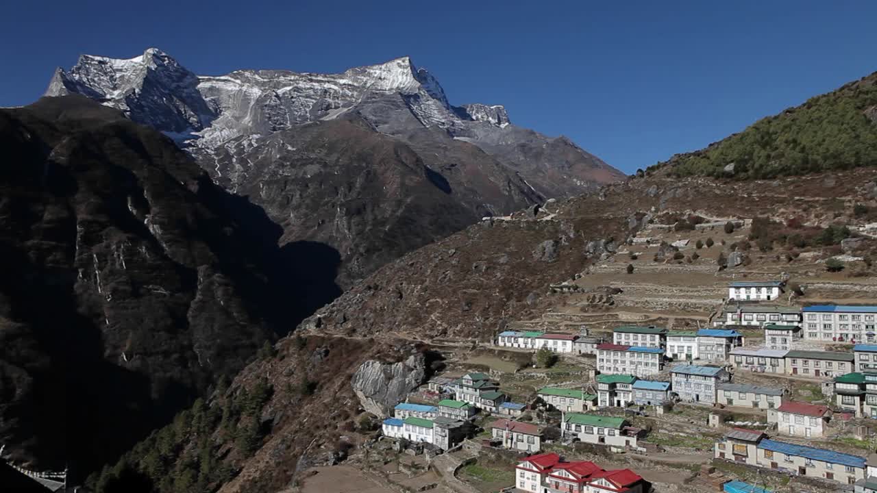 대낮에 남체 바자르의 팬