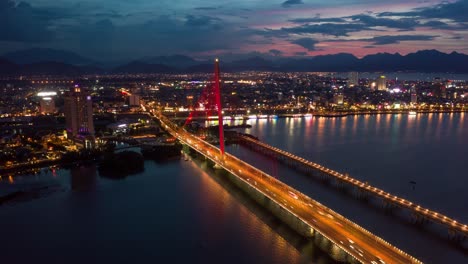 Hyperlapse-Entlang-Der-Hängebrücke