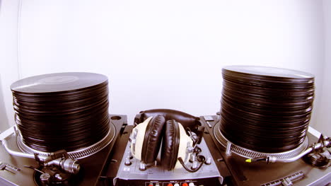 Vinyl-Schallplatten-Wachsen-In-Einer-Stapelanimation