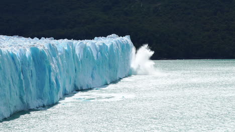 Melting-Glacier,-iceberg-breaking-off-into-water,-Zoom-in,-Slow-Motion