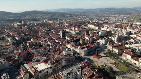 Fliegen-Sie-über-Das-Stadtzentrum-Von-Braga,-Portugal-27