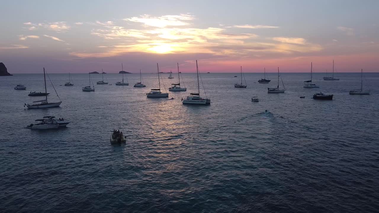 puesta de sol en cala comte, ibiza, españa