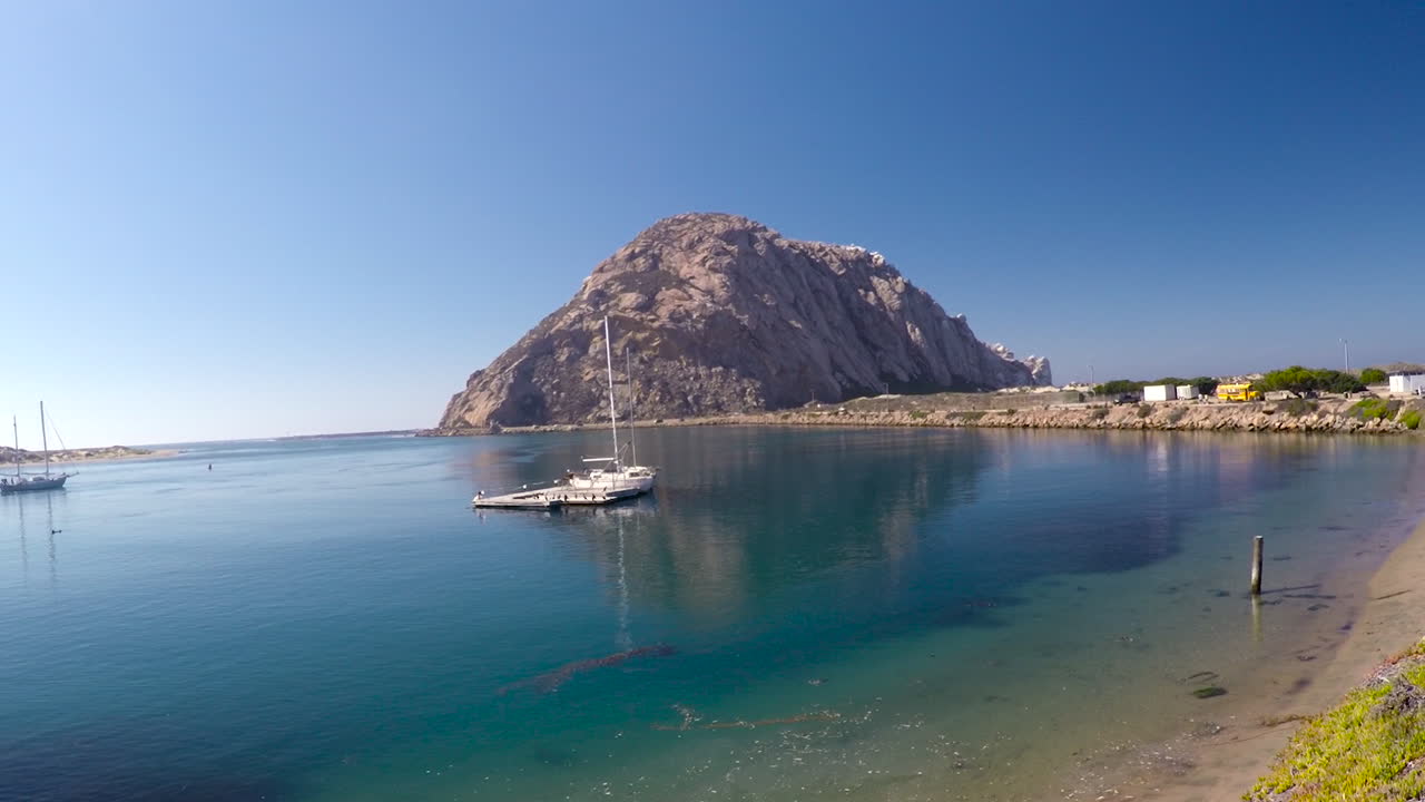 모로 베이 캘리포니아에서 항해하는 범선 위의 공중